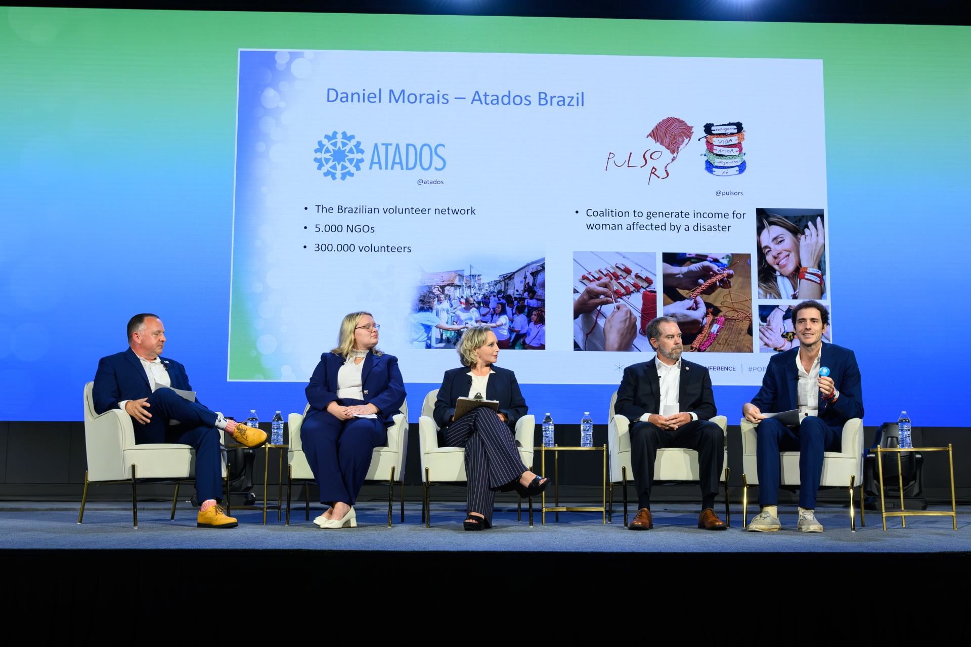 Daniel em painel apresentando o Atados na Points of Light Conference
