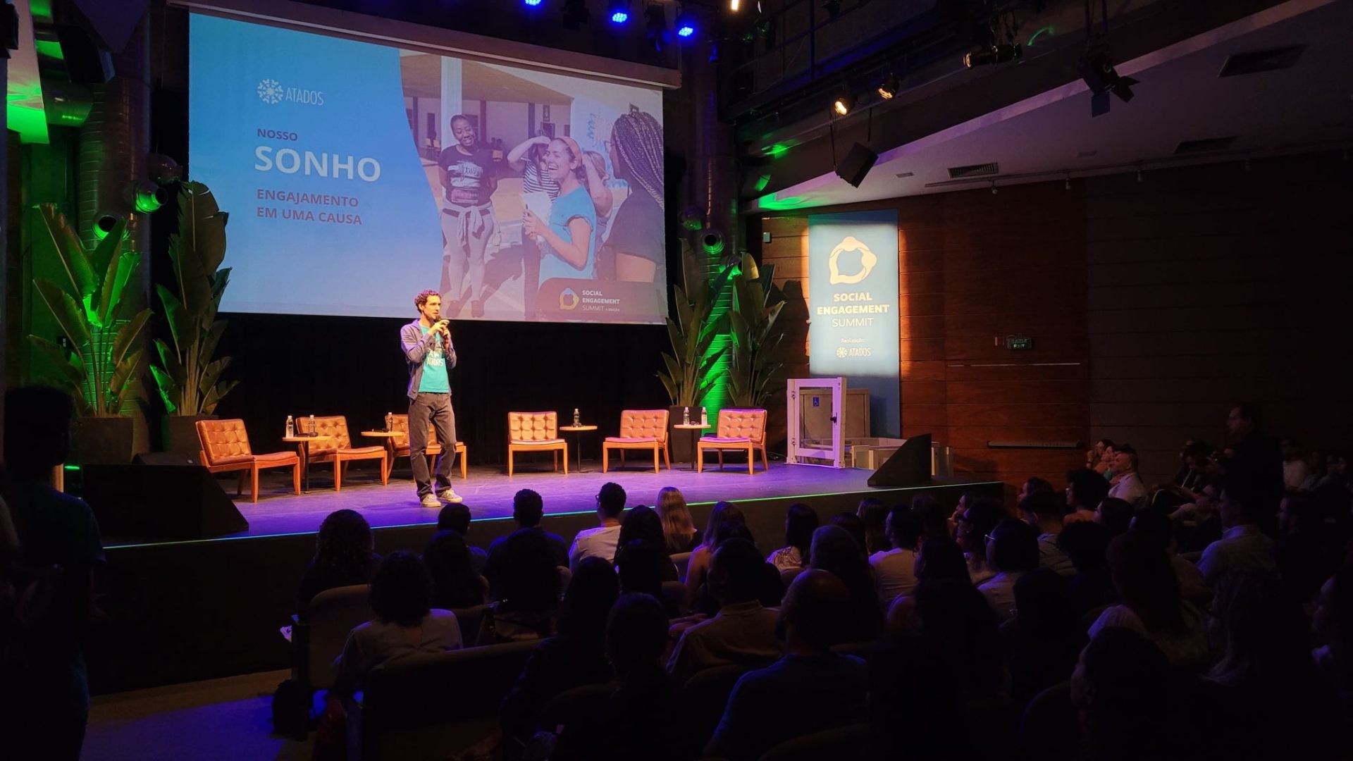 Daniel Morais Assunção em palestra na Social Engagement Summit